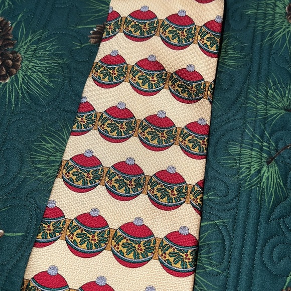 Holiday ornament print soft gold 100% silk tie Croft & barrow gently used - Picture 2 of 4